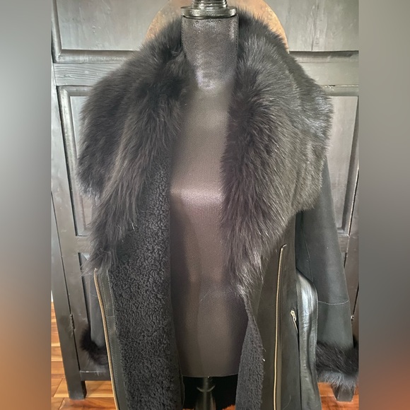 Brand new Mackage shearling coat with leather belt - Picture 9 of 11